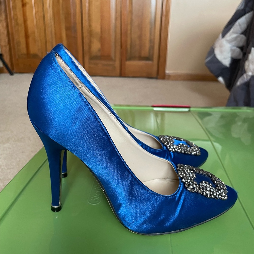 Manolo Blahnik Royal Blue Satin Heels with Embellished Buckle - Picture 2 of 3
